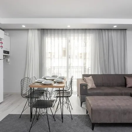 Apartamento 3-sehir Merkezinde Bueyuek 3 Yatak Odasi *
